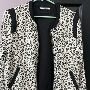 This leopard print is so adorable & in good shape